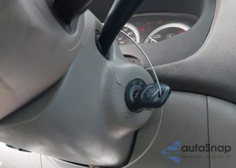 2004 Toyota Sienna Le z USA, uszkodzony, nr VIN 5TDBA23CX4S016703